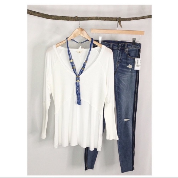 POL Elegant White V-Neck Tunic - Picture 2 of 10